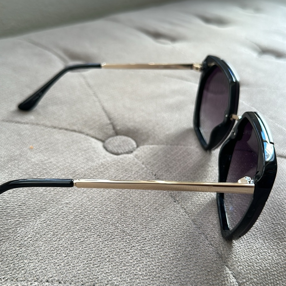Quay Sunglasses - Picture 4 of 4